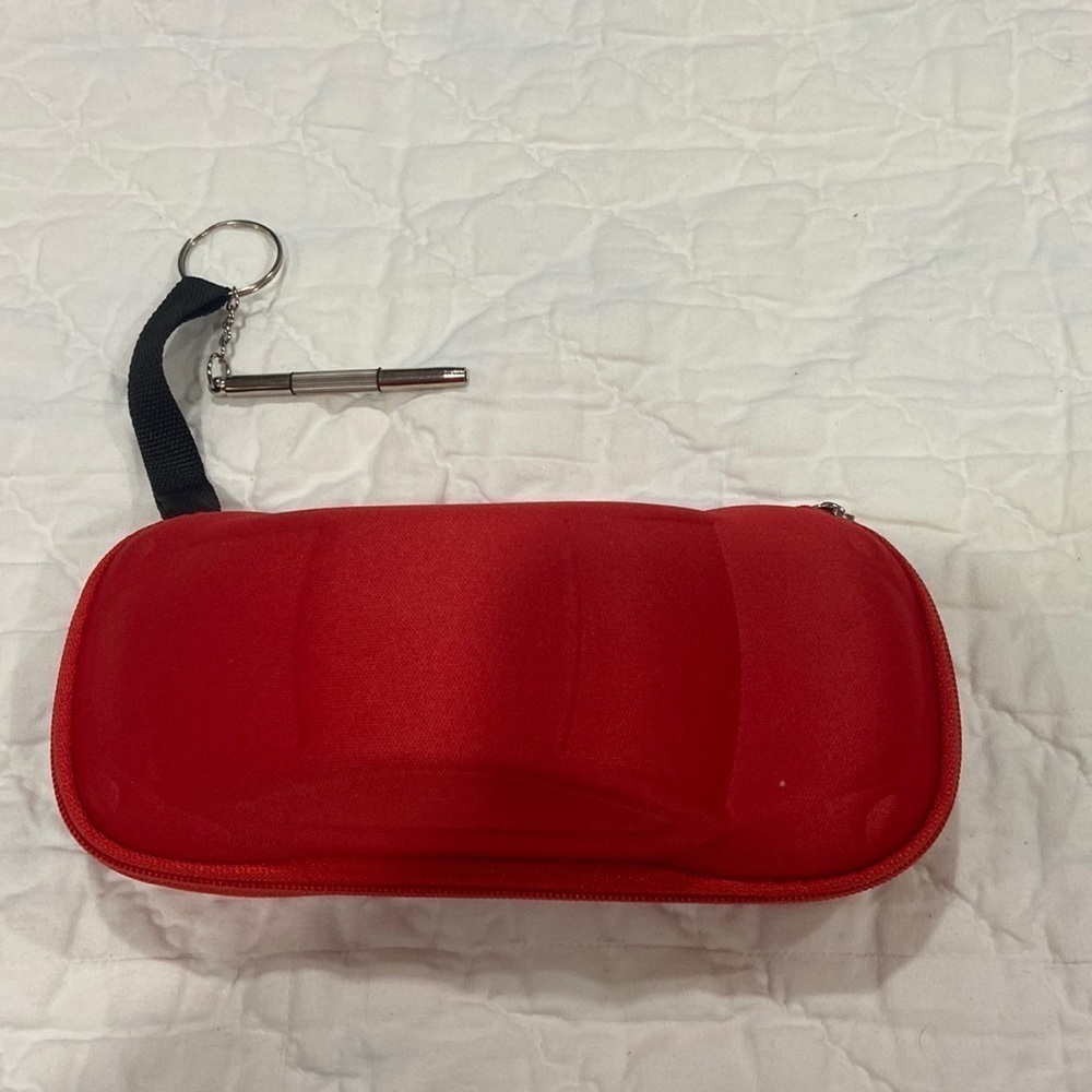 Duco Italy Kids Designer Sunglass case. Good condition​​​​​​​​​